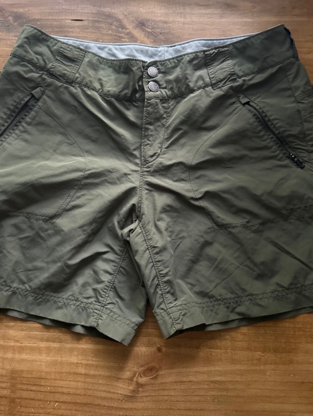 Columbia Titanium Olive Green Outdoor Shorts Size 10